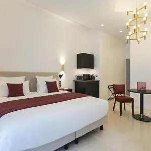 Vestay Montaigne Parigi