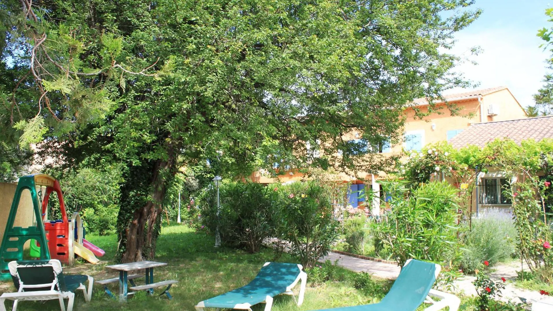 Appart'Hotel Festival Sud Aqua - Avignon Tgv Lägenhetshotell