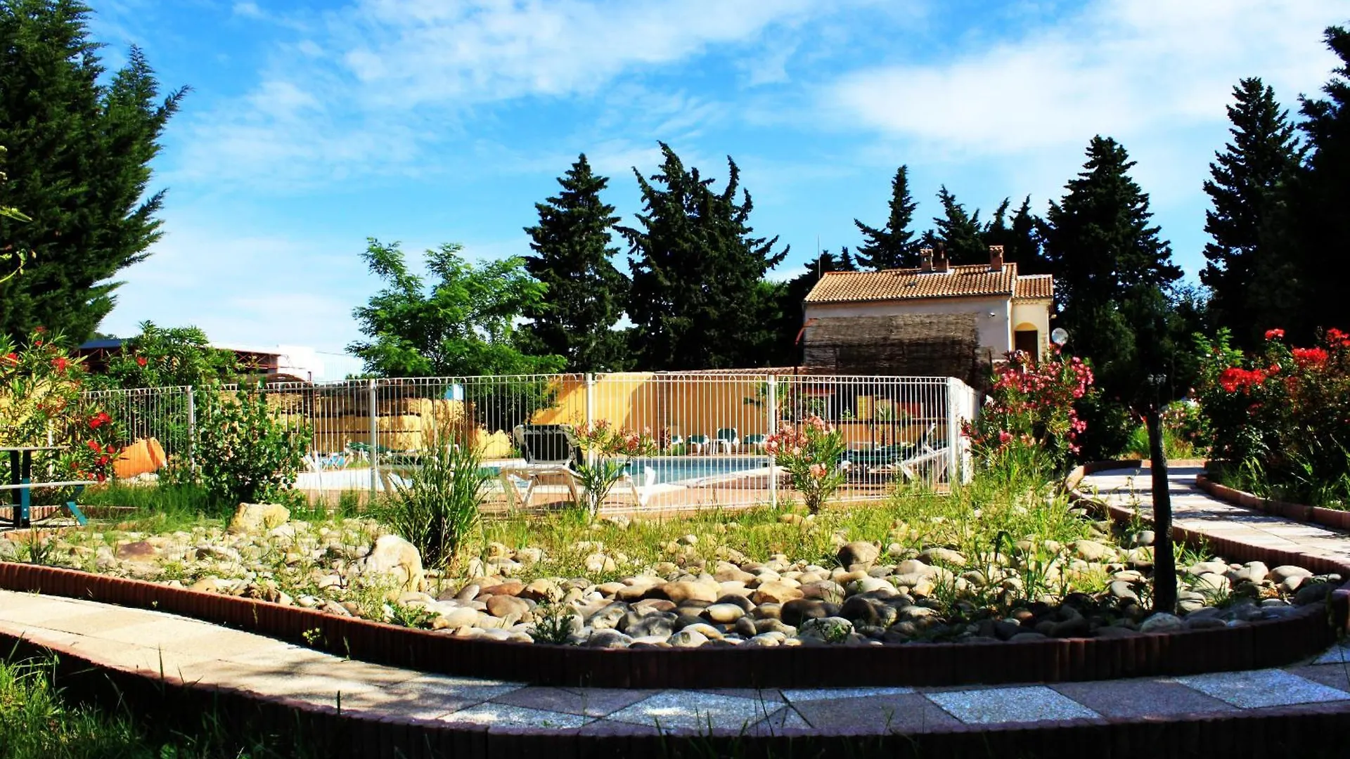 Appart'Hotel Festival Sud Aqua - Avignon Tgv