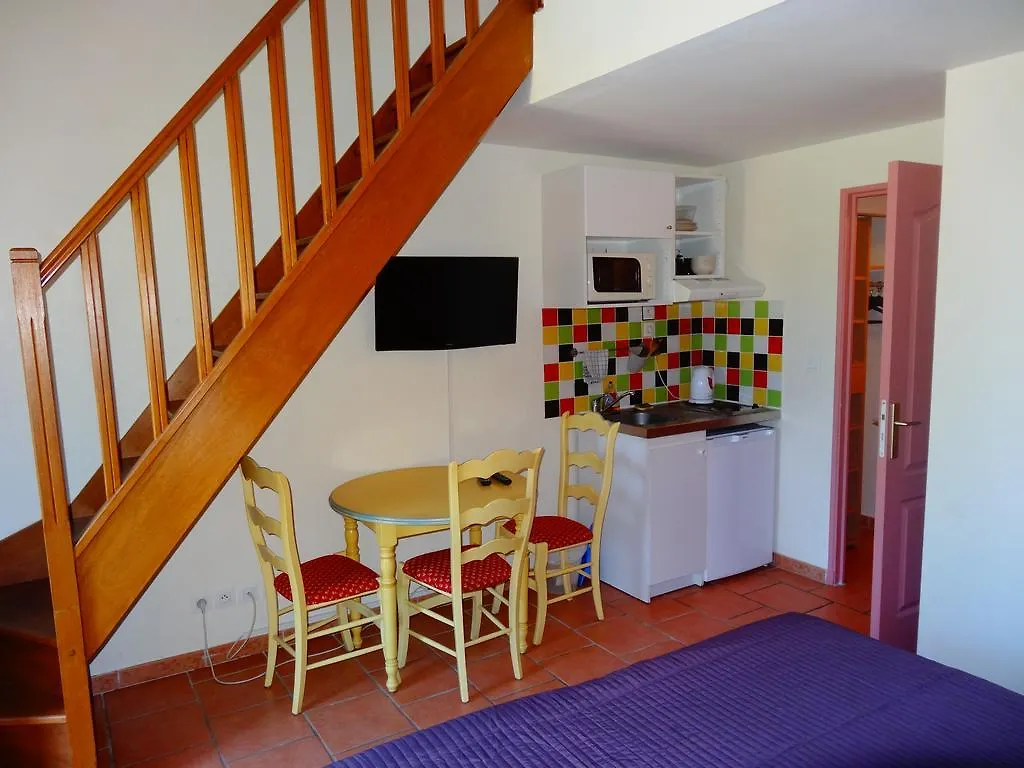 Appart'Hotel Festival Sud Aqua - Avignon Tgv 3*,