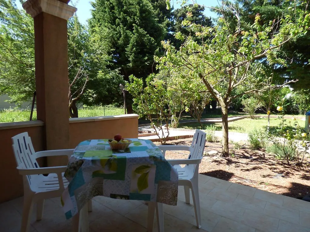 Appart'Hotel Festival Sud Aqua - Avignon Tgv 3*,